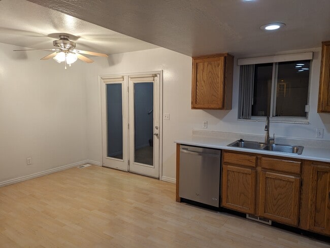 Kitchen - 752 E 500 N Unit 752 East