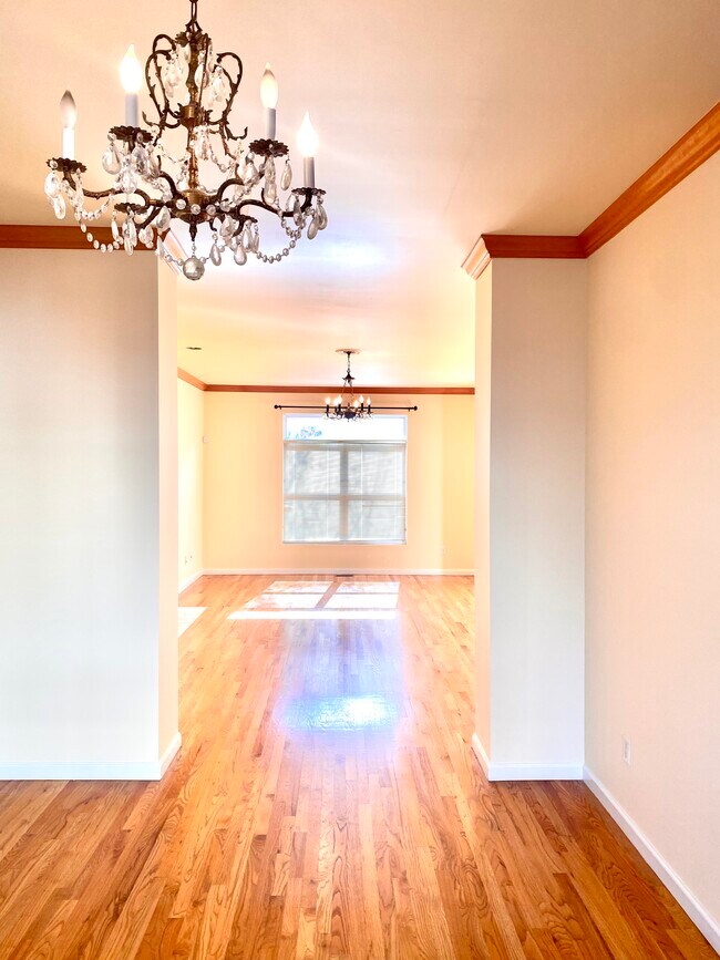 Photo - 5785 Kingsbury Pl