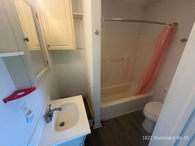 Photo - 1822 Riverdale Rd SE