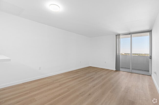Studio, 1BA - 421SF