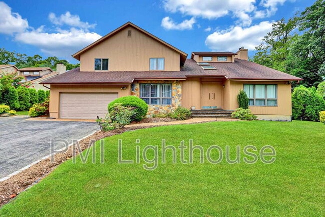 Building Photo - 2 Carlyle Dr