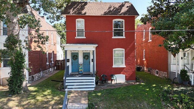 Duplex offers separate entrances. This is the first floor - 6919 Bruno Ave Apartments Unit Bruno 1 fl 1