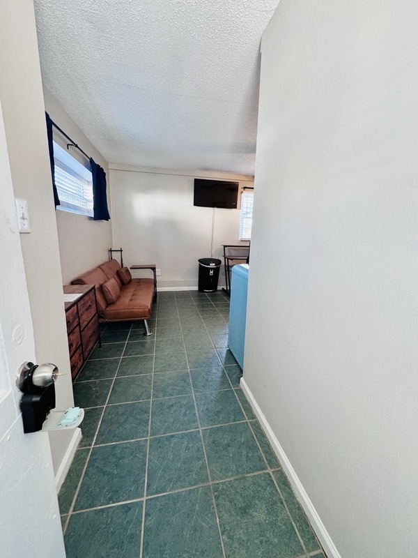 1105 W Rock Spring Rd