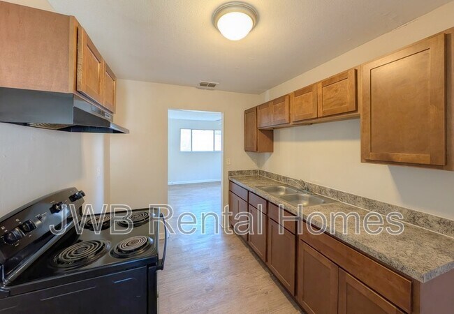 Photo - 6934 Miss Muffet Ln N