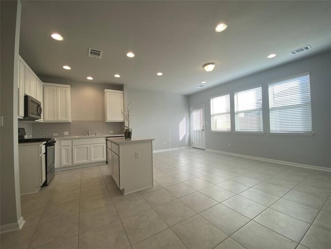 Photo - 1712 Artesian Spgs Xing