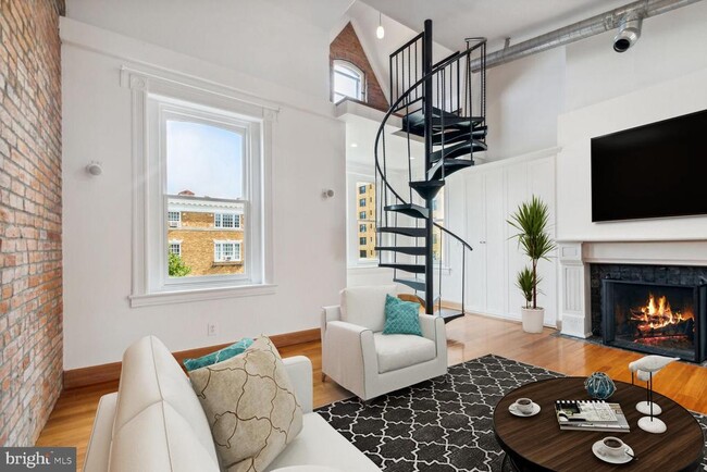 Building Photo - 1704 19th St NW Unit 10