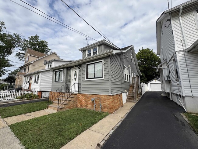 Building Photo - 222 Kerrigan Blvd Unit 2 Rental
