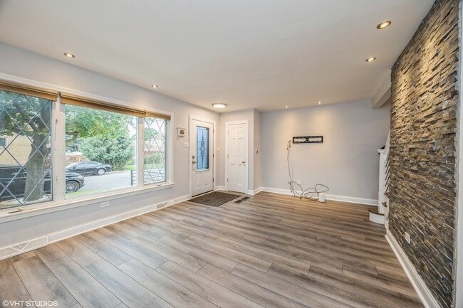 Photo - 5236 W 54th St