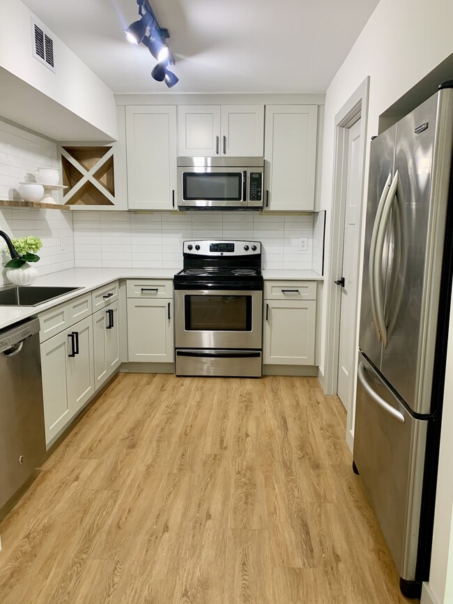 Photo - 1483 Theresa Dr