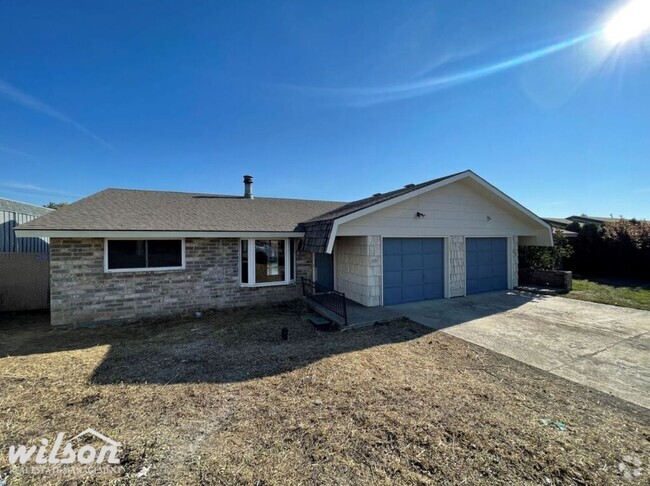 Building Photo - Charming 3 Bedroom, 2 Bath Home in West Ya...