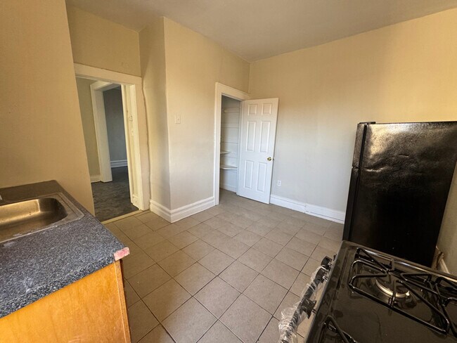 Photo - 210 Roseville Ave