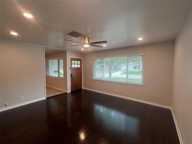 Building Photo - 5417 De Milo Dr Rental