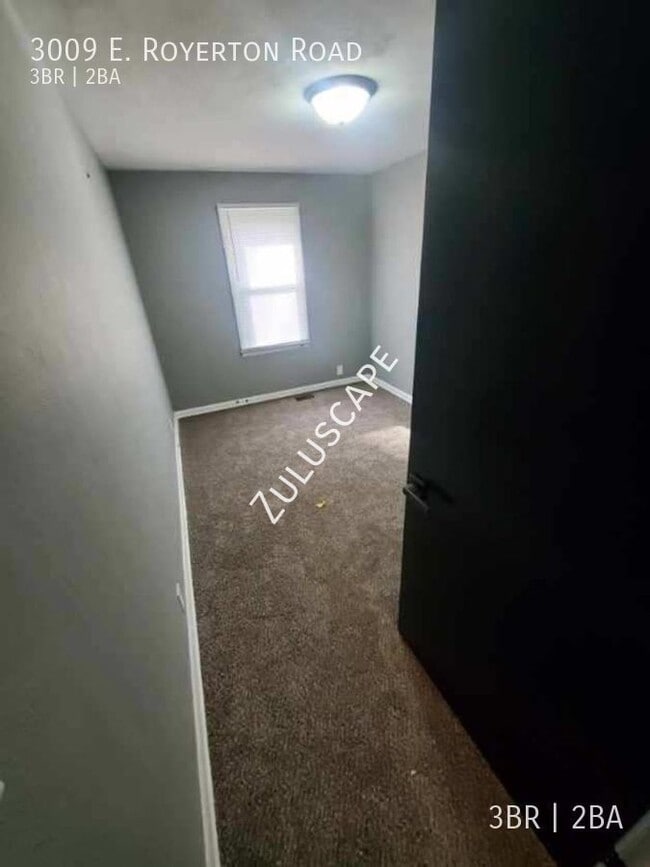 Photo - 3009 E Royerton Rd