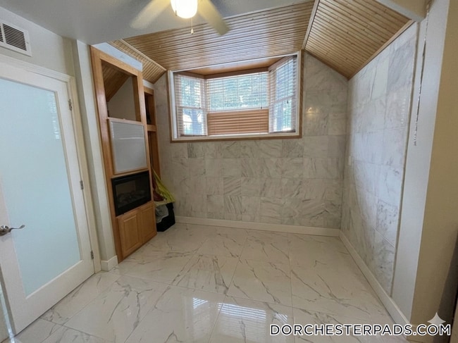 Photo - 235 Savin Hill Ave Unidad B