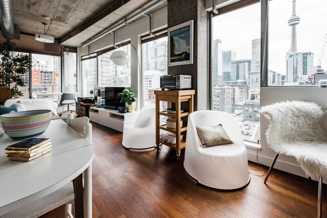 Building Photo - 169 John St