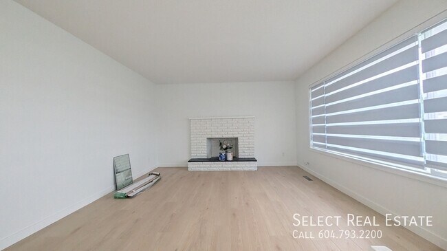 Photo - 46050 Camrose Ave Unit A