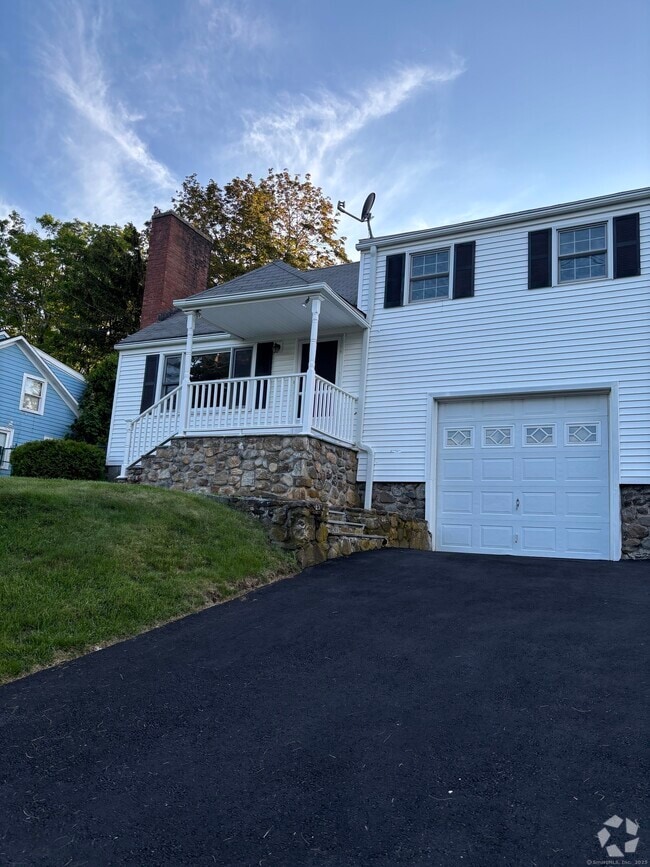 Building Photo - 9 Summit Rd Rental