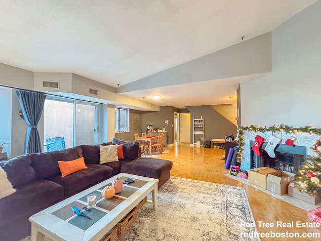 Photo - 147 Kelton St Unit 715