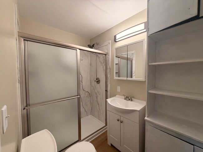 Photo - 2425 4 Mile Rd NW Unidad 2425 4 Mile Rd NW