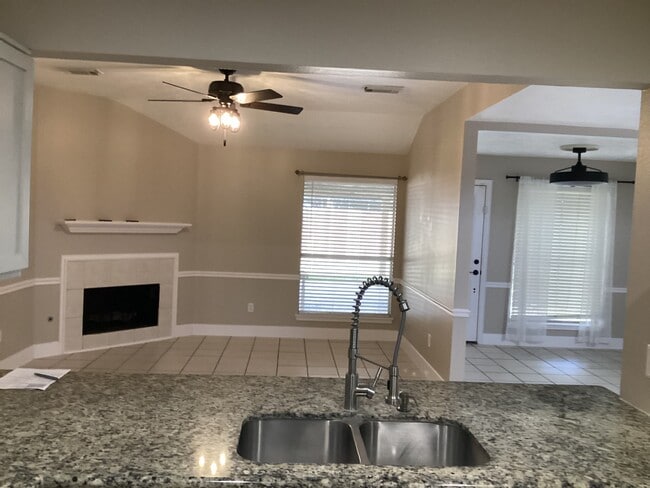 Building Photo - 17046 Clan MacIntosh Dr