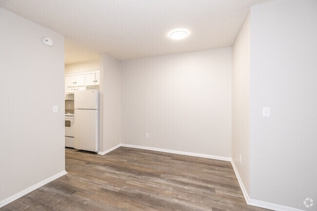 1BR, 1BA - 650SF - Dining Area