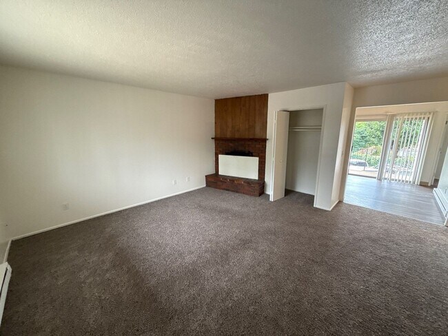 Photo - 3930 Iberis St NE