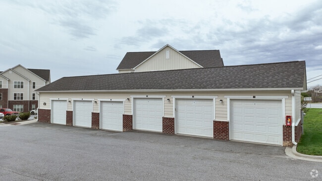 Garages - Brittany Place Hendersonville
