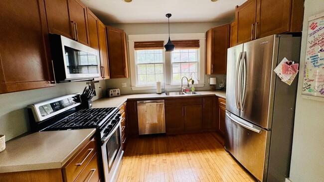 Photo - 360 Carlton Ave SE