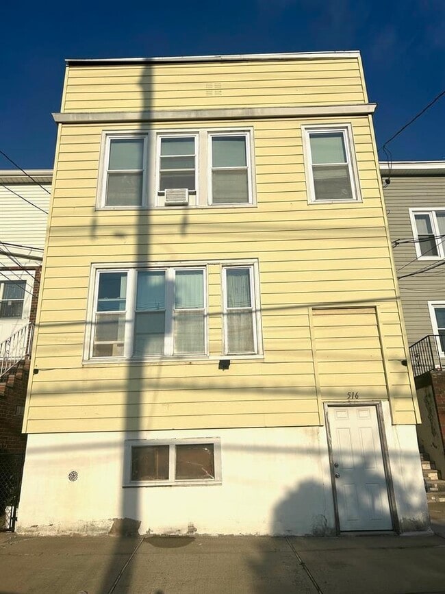 Building Photo - 516 Liberty Ave Unit 2 Rental