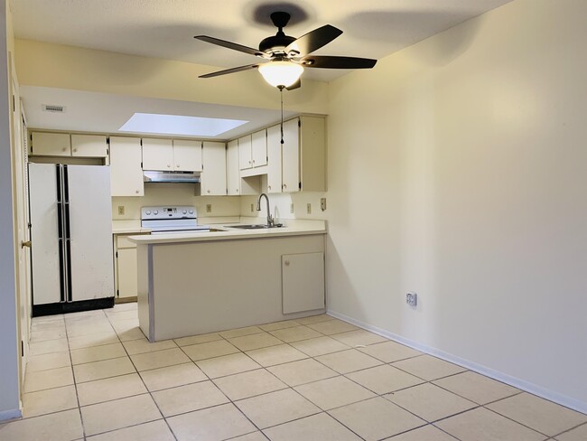 Photo - 115 Windtree Ln