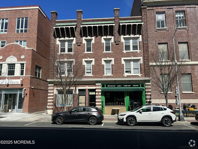 Building Photo - 513 Bangs Ave Unit 3 Rental