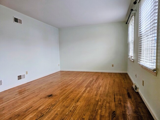 Photo - 16 Brookview Dr