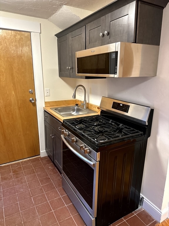 Building Photo - 300 Main St Unit 1