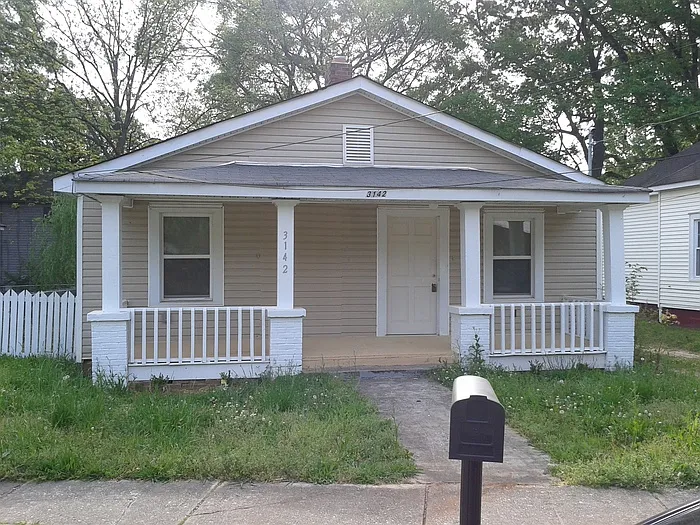 Photo - 3142 E Point St (East Point, GA)