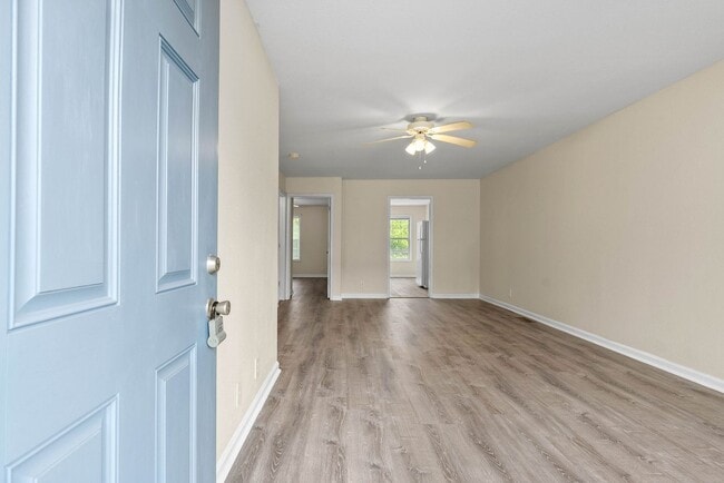 Photo - 922 Kingsbury Dr Unit B