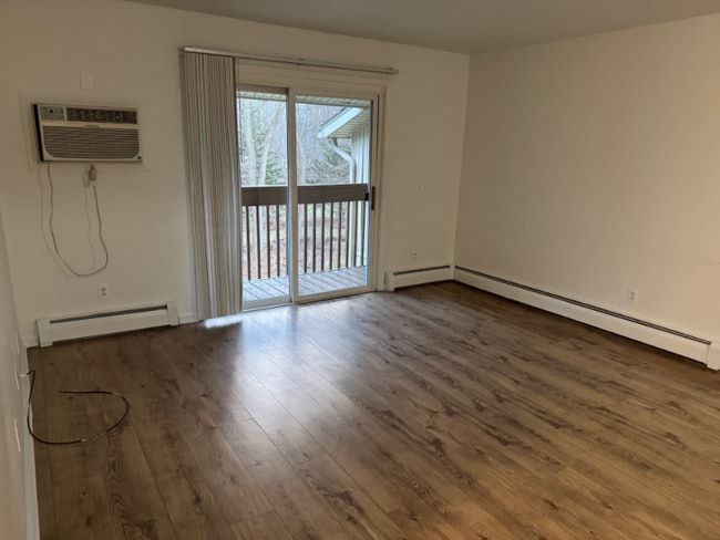 Photo - 580 N Main St