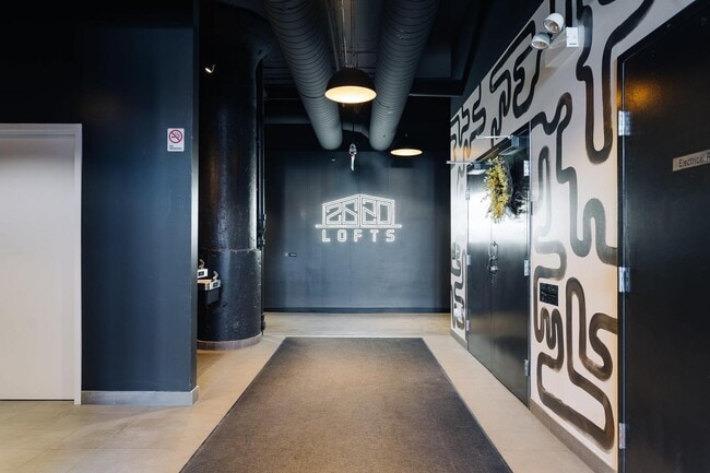 Photo - 2620 W Washington Blvd