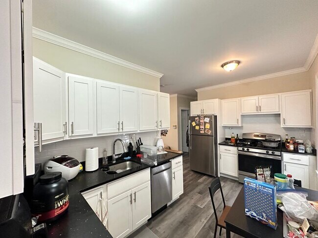 Photo - 648.5 W Roscoe St Unit S3