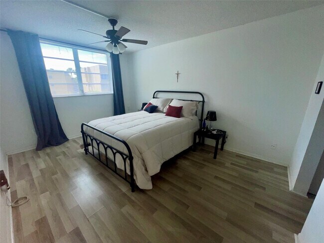 Photo - 5860 NW 64th Ave Unit 206