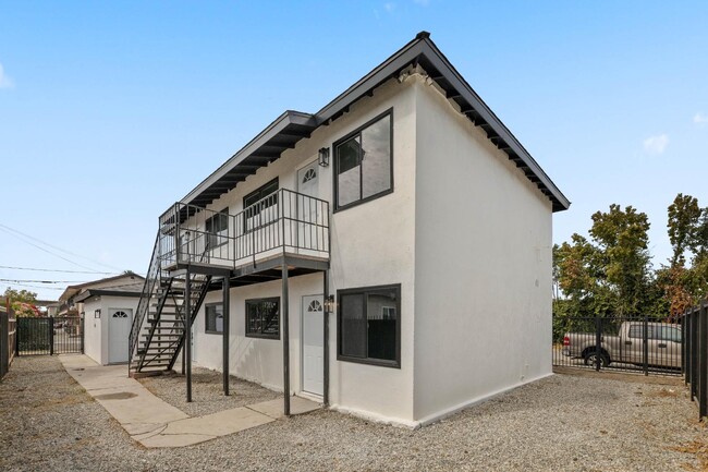 Building Photo - 1308 N Mulberry St Rental