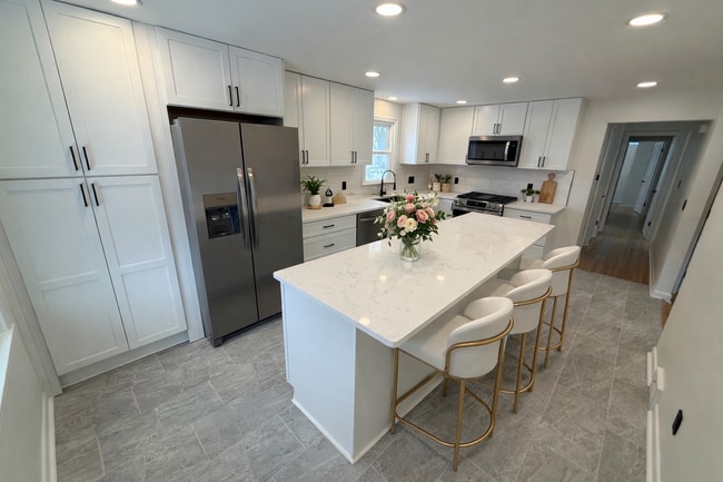 Photo - 76 S Union Rd Unit Upper