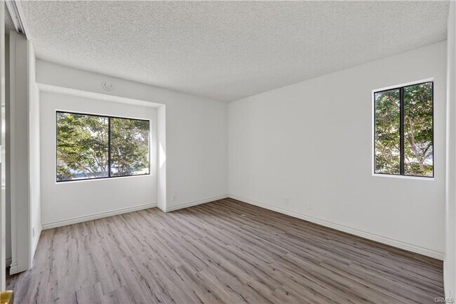 Photo - 45 Briarglen Unidad 64