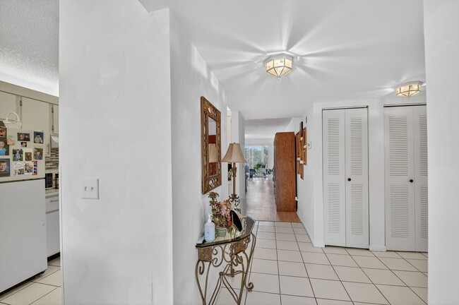 Photo - 3146 Via Poinciana Unit 301