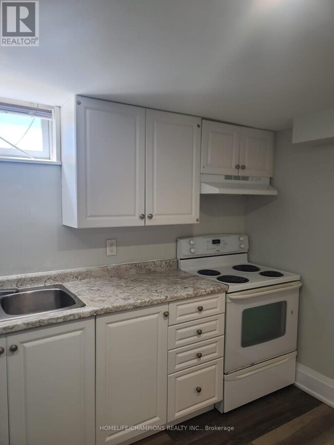 Photo - 462 Loring St