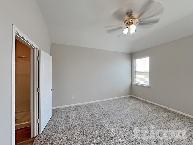 Photo - 900 Clark Dr