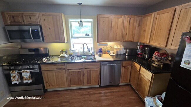 Photo - 2 Bed - 1 Bath Upper level unit in a triplex - Updated Unit Unit 3