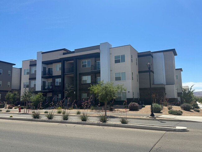 Photo - Beautiful Desert Color Condo!!