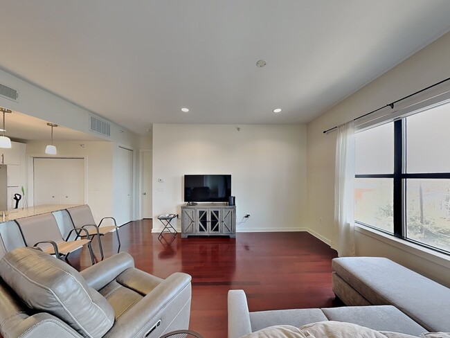 Photo - Attractive, fully furnished Arthouse condo — READY NOW!