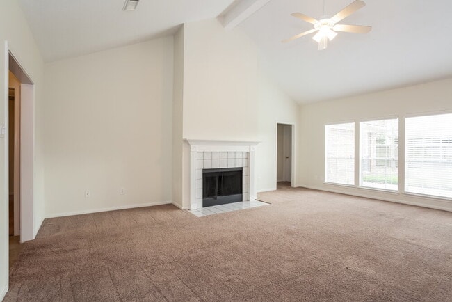 4427 W Thunderwood Cir