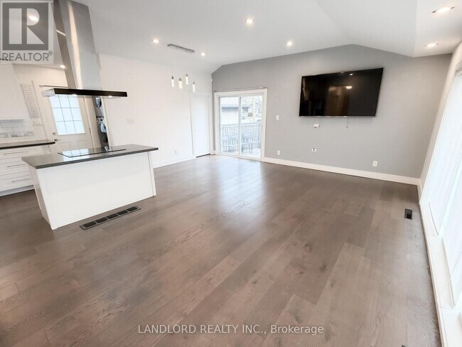 Photo - 18 Deerfield Rd